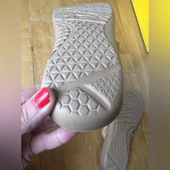 Kuailu Beige Women’s Sandals - Picture 5 of 11